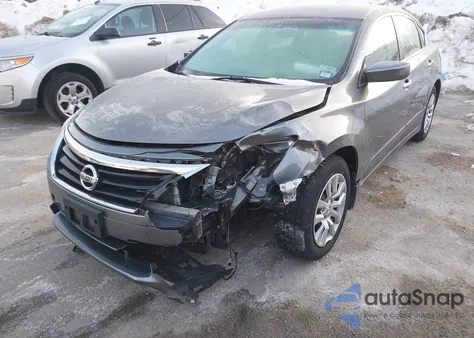 2015 Nissan Altima 2.5 S z USA, uszkodzony, nr VIN 1N4AL3APXFC181369